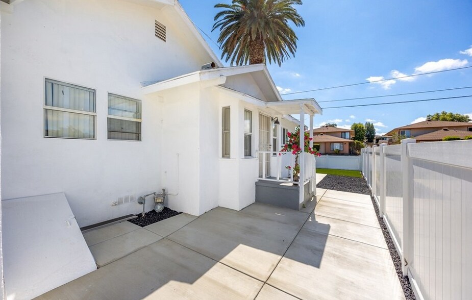 More Photos Of 111 S Lindsay St, Lake Elsinore Apartments For Sale