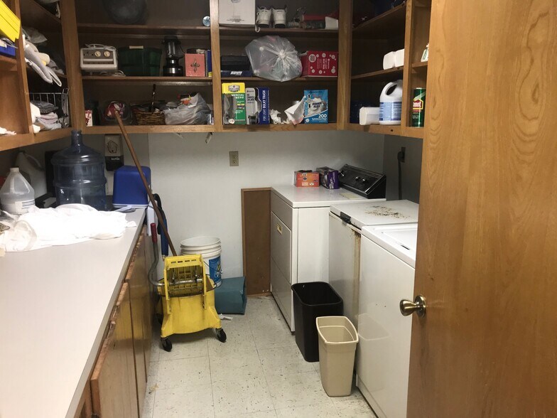 More Photos Of 908 Bomar St, Marshall Medical For Lease