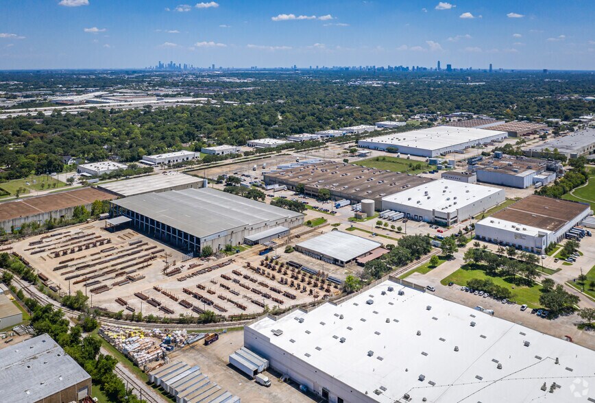 More Photos Of 9450 W Wingfoot Rd, Houston Manufacturing For Lease