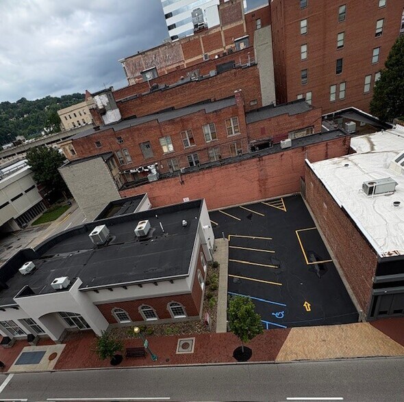 More Photos Of 620 Virginia St E, Charleston Bank For Lease