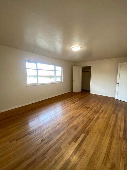 More Photos Of 300 W 4th St, The Dalles Apartments For Sale