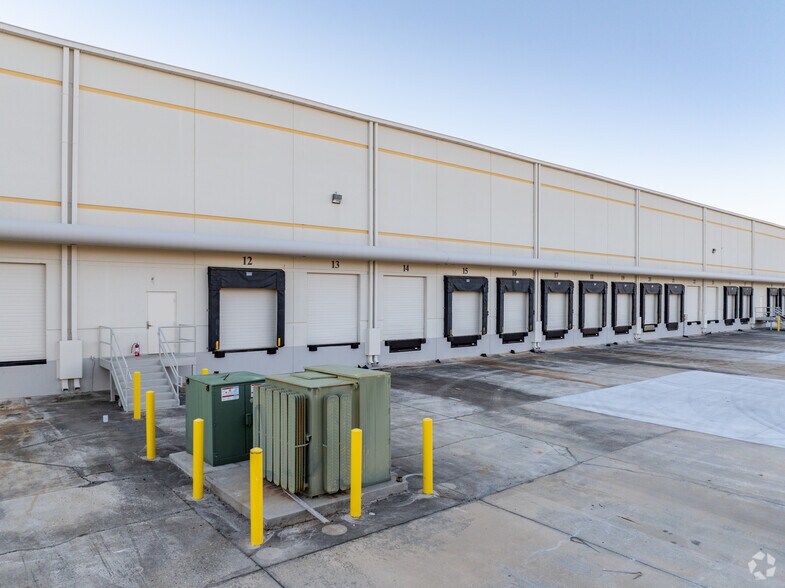 More Photos Of 237 Greenwood Industrial Ct, McDonough Distribution For Lease