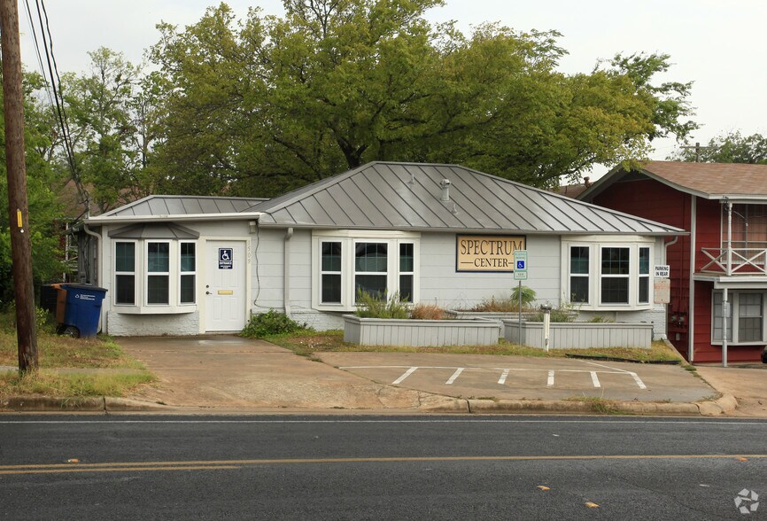More Photos Of 1509 W North Loop Blvd, Austin General Retail For Sale