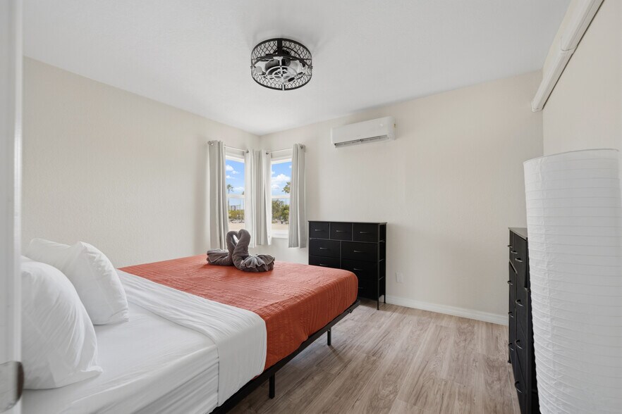 More Photos Of 602 Poinsettia Ave, Clearwater Beach Hotel For Sale