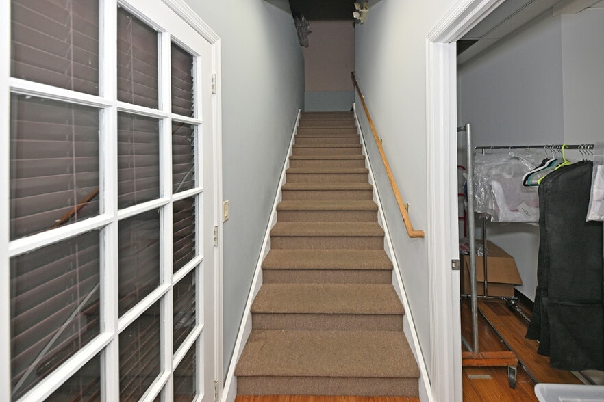 More Photos Of 60 Whitney Rd, Mahwah Warehouse For Lease