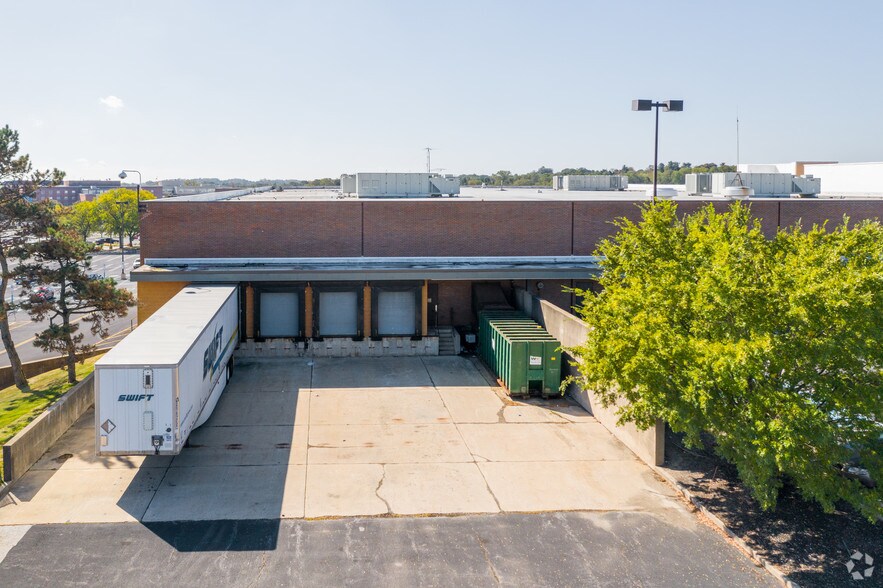 More Photos Of 1067 W Baltimore Pike, Media Department Store For Lease