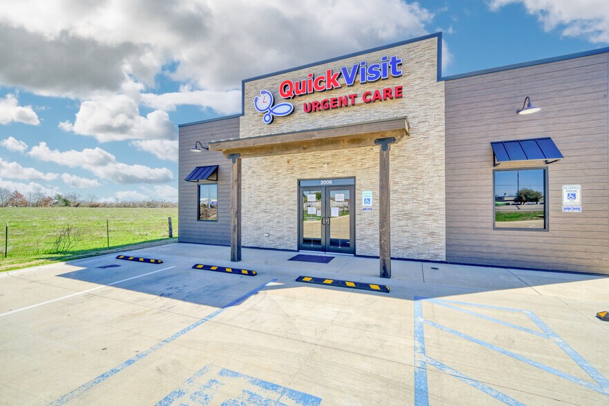 More Photos Of 2006 East Main, Madisonville Medical For Lease