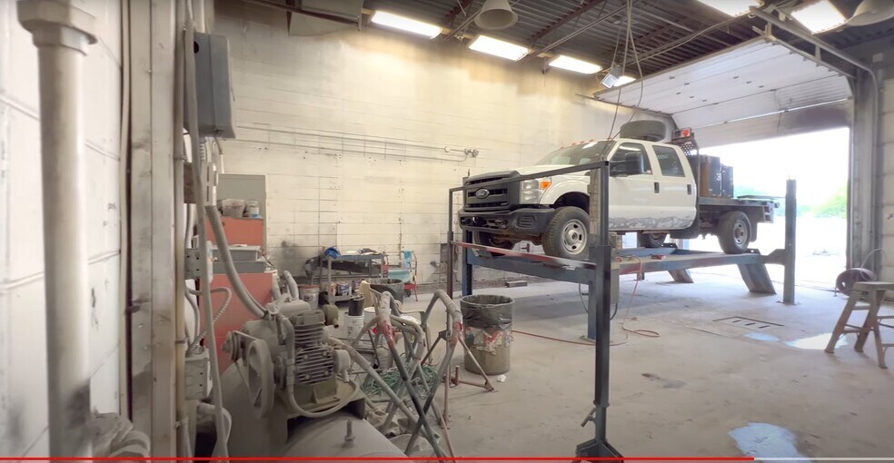 More Photos Of 7020 50 St NW, Edmonton Flex For Sale