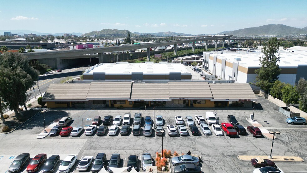 More Photos Of 1725 Spruce St, Riverside Restaurant For Sale