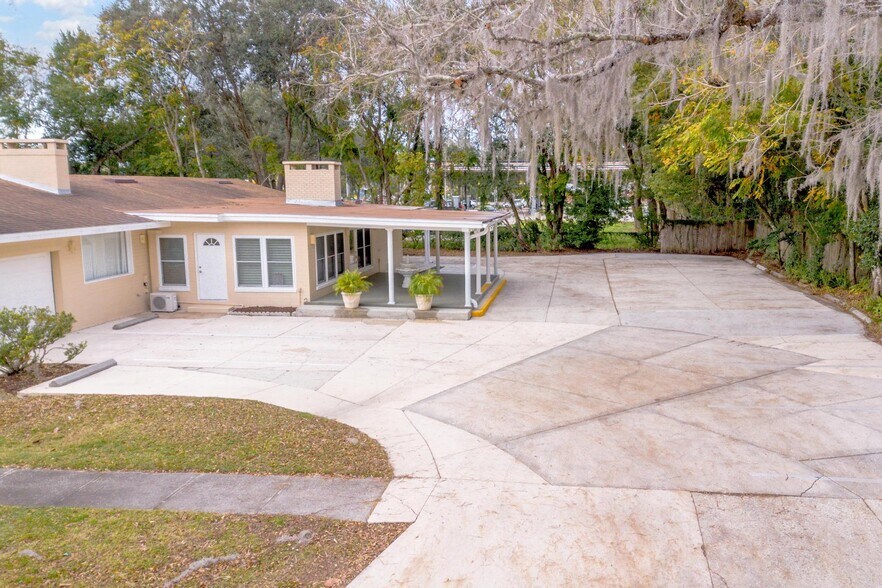 More Photos Of 1025 W New York Ave, Deland Coworking Space