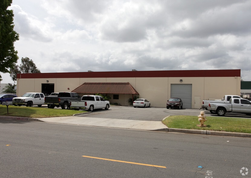 More Photos Of 1620 Commerce St, Corona Manufacturing For Lease
