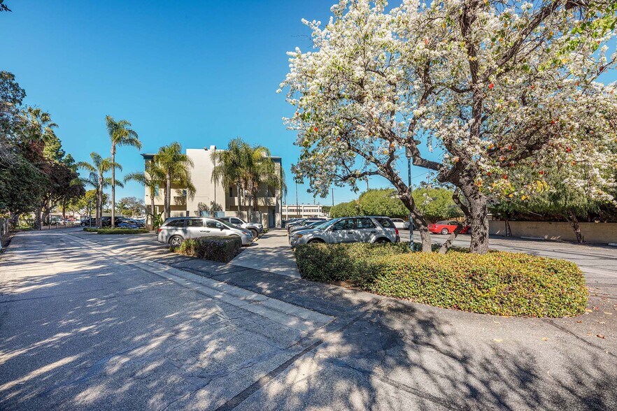 More Photos Of 2700 N Bellflower Blvd, Long Beach Medical For Lease