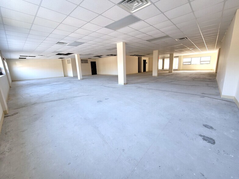 More Photos Of 76-09 Queens Blvd, Elmhurst Office For Lease