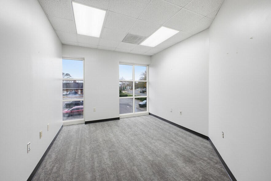 More Photos Of 2901 Coltsgate Rd, Charlotte Office Residential For Lease