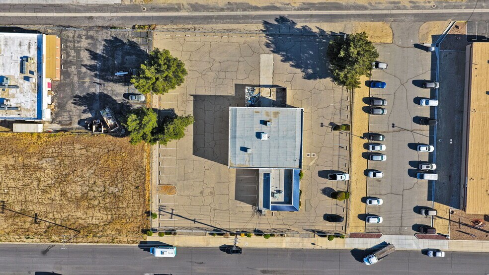 More Photos Of 15328 Bonanza Rd, Victorville Service For Sale