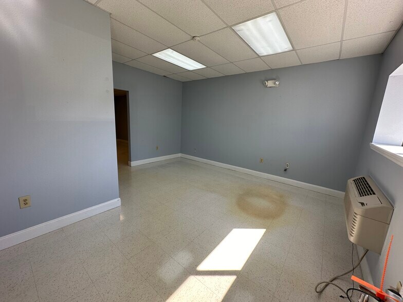 More Photos Of 2164 Platinum Rd, Apopka Light Distribution For Lease