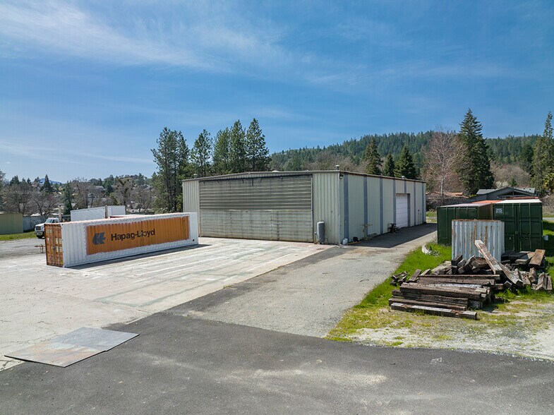 More Photos Of 2660 NW Vine St, Grants Pass Manufacturing For Sale