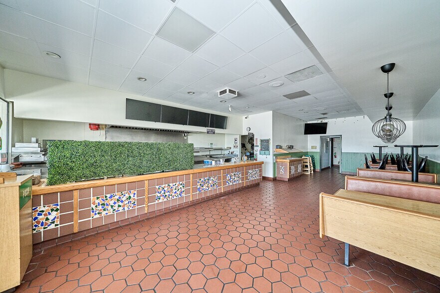 More Photos Of 5835 Bellflower Blvd Unit C, Lakewood Storefront For Lease