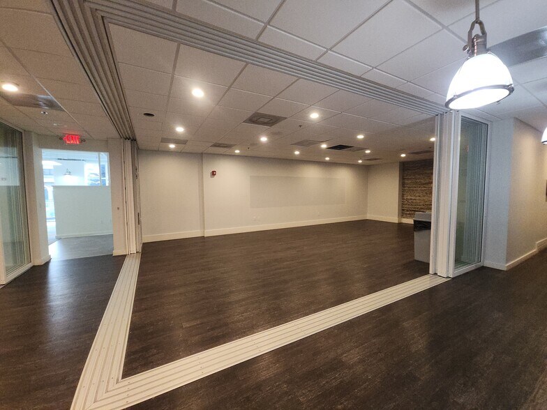 More Photos Of 320 1st St N, Jacksonville Beach Office Residential For Sale