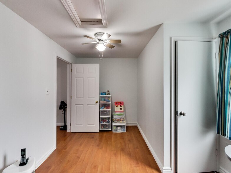 More Photos Of 44 Francis St, Hamilton Flex For Sale