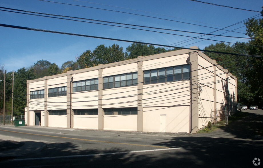 Primary Photo Of 231 Wilson Ave, Norwalk Warehouse For Lease