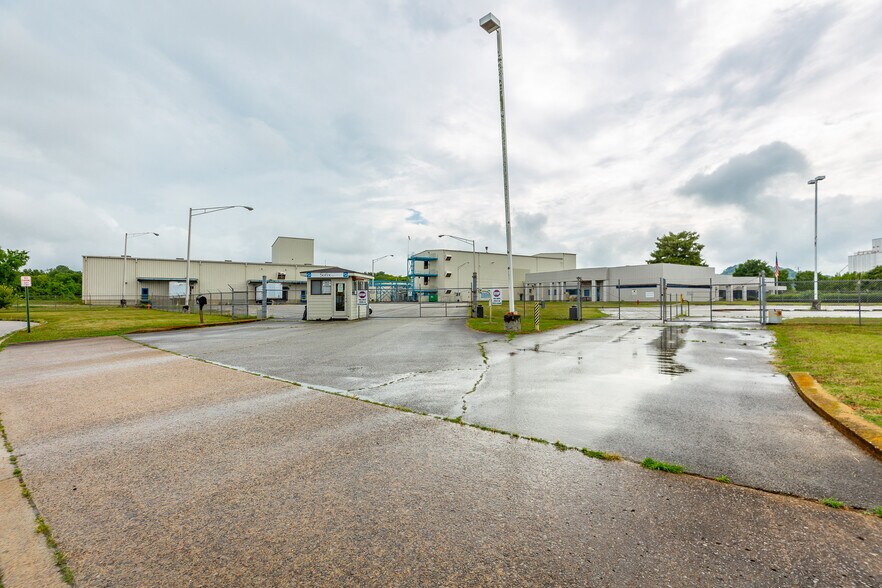 More Photos Of 2800 Riverport Rd, Chattanooga Light Manufacturing For Lease