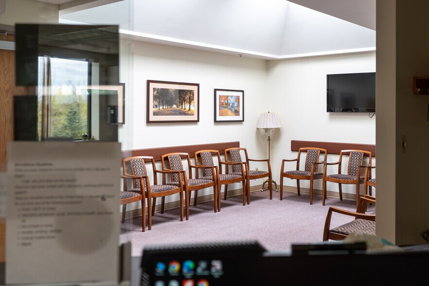More Photos Of 117 Mary's Ave, Kingston Medical For Sale