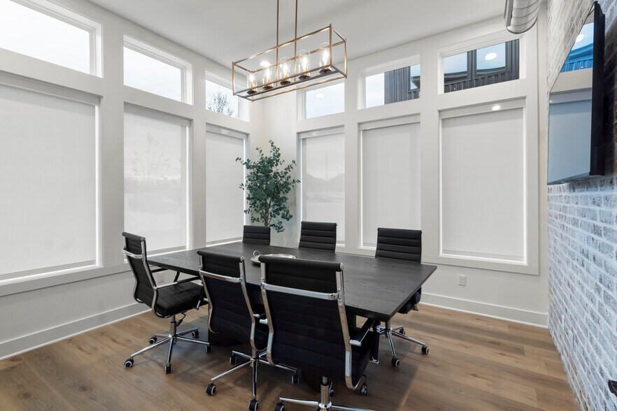 More Photos Of 2800 Barron Rd, College Station Office For Sale