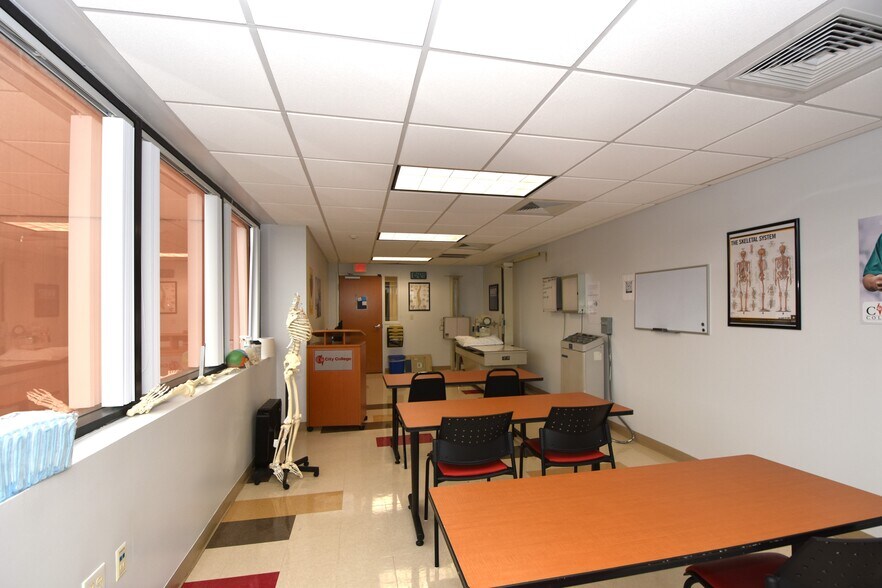 More Photos Of 6565 Taft St, Hollywood Schools For Lease