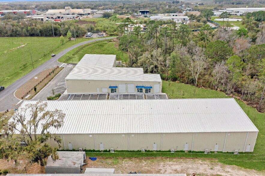 More Photos Of 7120 Sampey Rd, Groveland Business Park For Lease