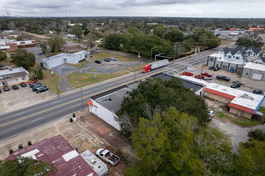 More Photos Of 2401 W Cervantes St, Pensacola General Retail For Sale