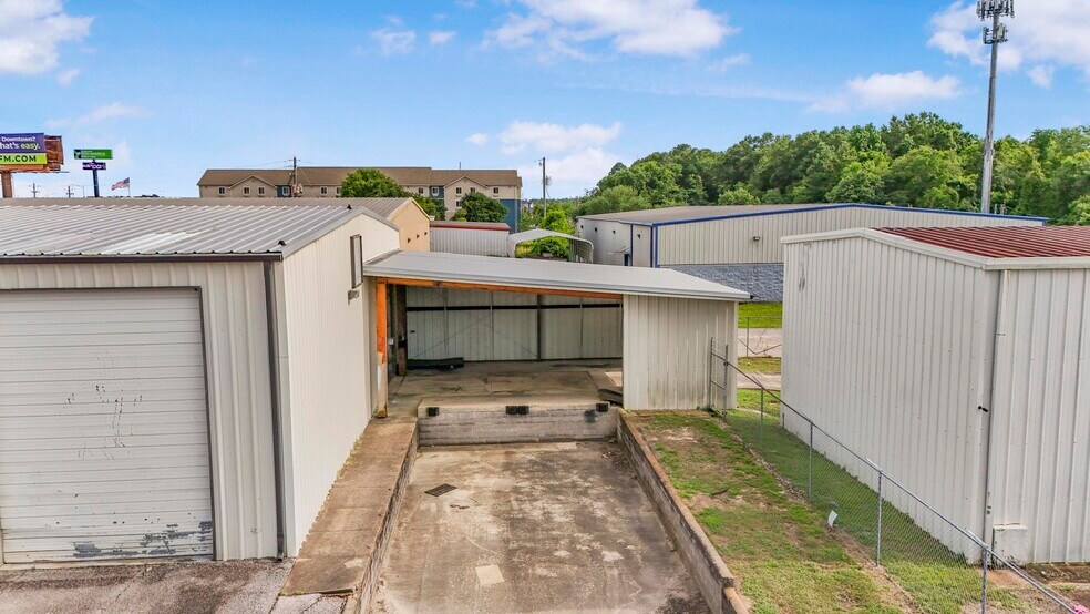 More Photos Of 1250 W I-65 Service Rd S, Mobile Warehouse For Sale