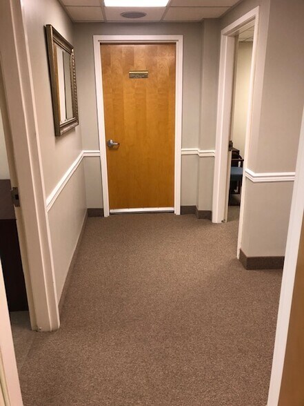 More Photos Of 1 Barstow Rd, Great Neck Apartments For Sale