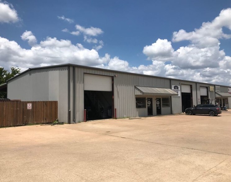 More Photos Of 2900-2906 Cain Rd, College Station Warehouse For Lease