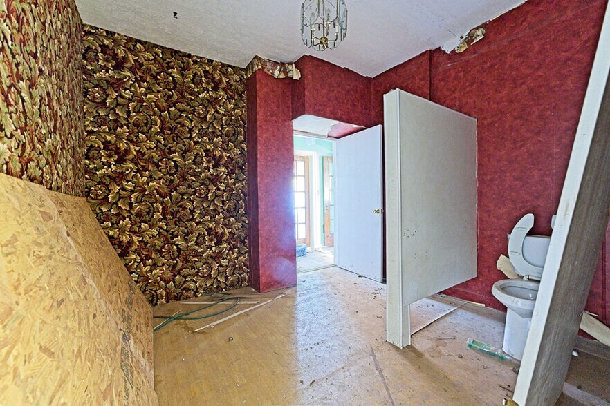 More Photos Of 400 SW 28th St, Oklahoma City Specialty For Sale