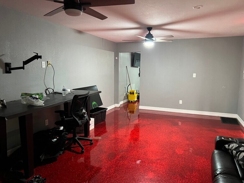 More Photos Of 5101 Canal St, Houston Flex For Lease