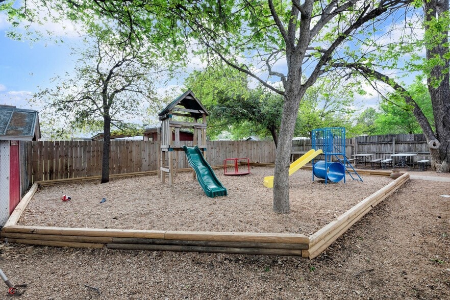 More Photos Of 14 Chisholm Trail Rd, Round Rock Schools For Sale