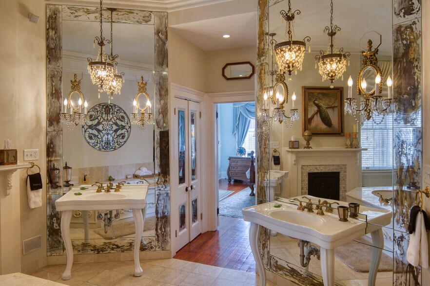 More Photos Of 14 E Taylor St, Savannah Specialty For Sale