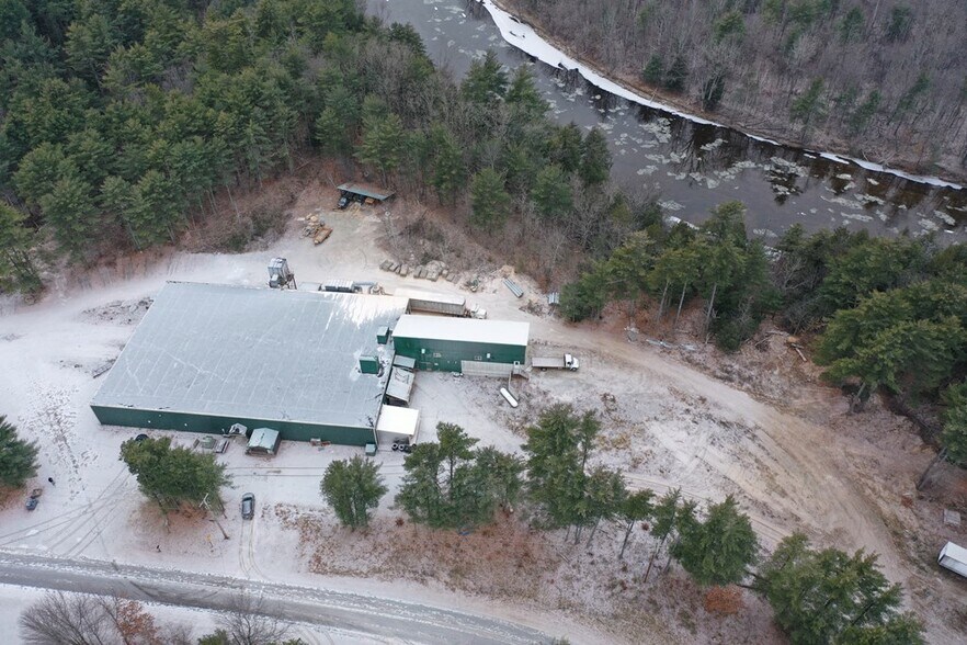 More Photos Of 49 Industrial Park Rd, Keeseville Warehouse For Lease