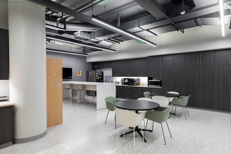 More Photos Of 401 N Broad St, Philadelphia Industrial For Lease