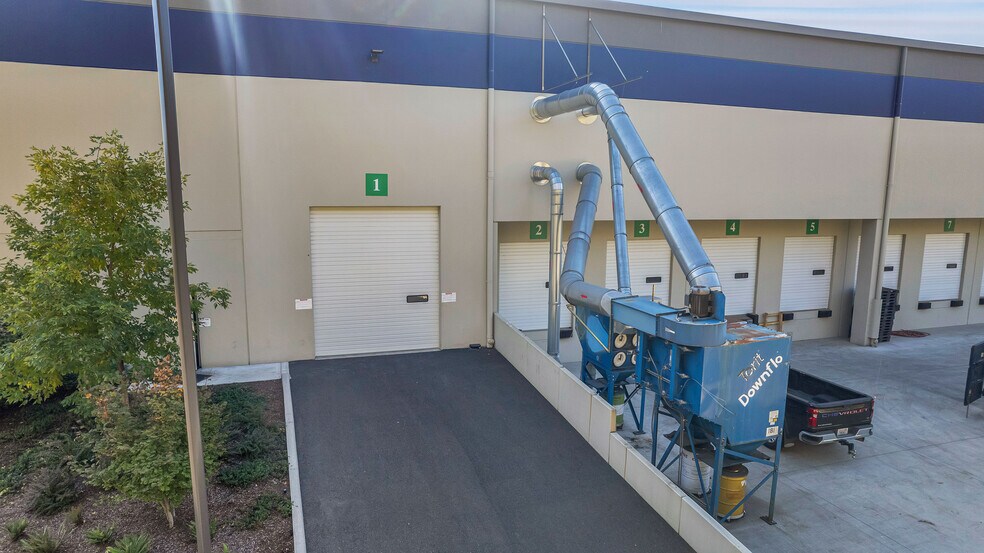 More Photos Of 5504 S 11th St, Ridgefield Distribution For Lease