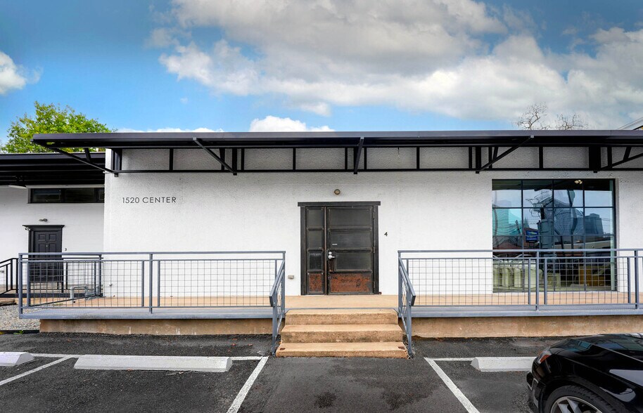 More Photos Of 1520 Center St, Houston Warehouse For Lease