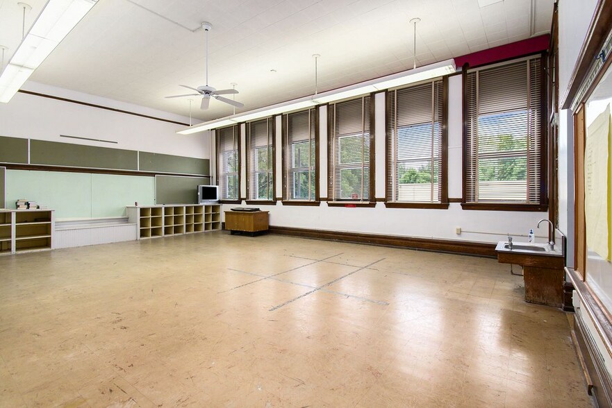 More Photos Of 485 SW Capital Ave, Battle Creek Specialty For Sale