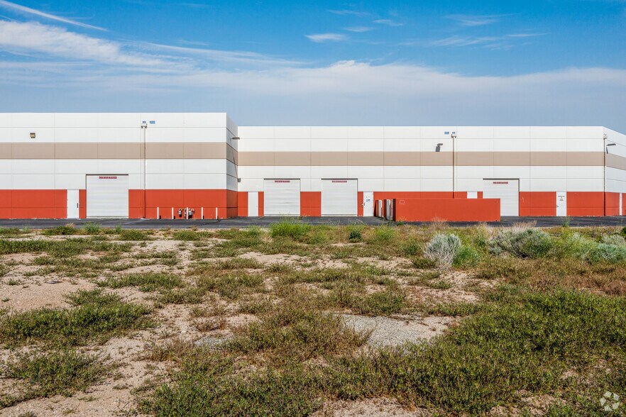 More Photos Of 39959 Sierra Hwy, Palmdale Office For Lease