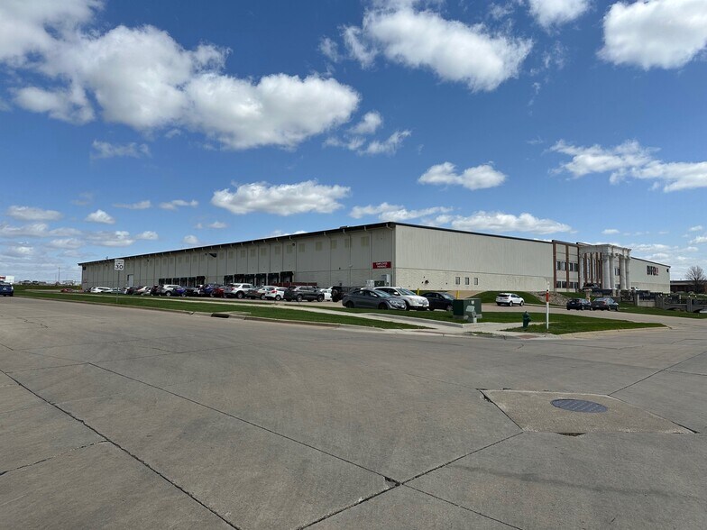 Primary Photo Of 4520 20th Ave SW, Cedar Rapids Warehouse For Sale
