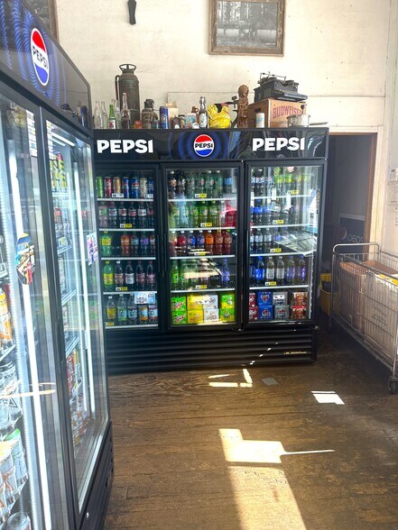 More Photos Of 91130 Donna Rd, Springfield Convenience Store For Sale