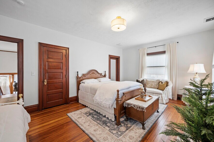 More Photos Of 610 W Washington St, Sandusky Specialty For Sale