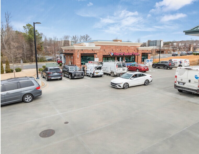 More Photos Of 11041 Golf Links Dr, Charlotte General Retail For Sale