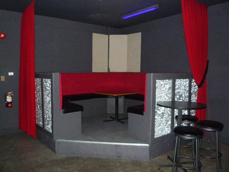 More Photos Of 14 St Sw, Medicine Hat, Alberta SW, Medicine Hat Bar For Sale