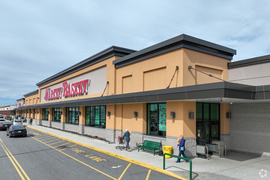 More Photos Of 139 Endicott St, Danvers Unknown For Lease